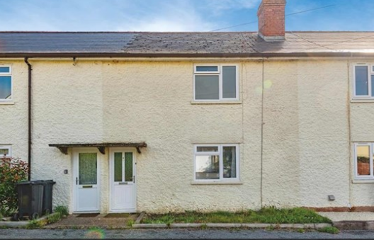 Cosmetic Updating in TIVERTON photo